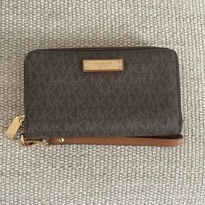 Michael Kors Mercer Zip Wallet